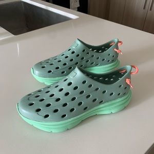 Lane Footwear. Recovery shoes womens 9 mens 7